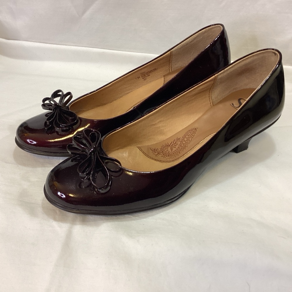 Sofft Burgundy Wine Patent Leather Heels Bow Detail SZ 7.5M EUC